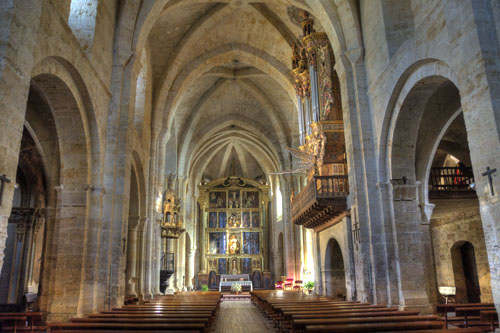 Nave central y capilla mayor de la iglesia de Fitero